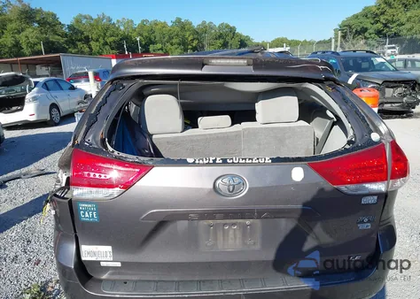 2011 Toyota Sienna Le V6 z USA, uszkodzony, nr VIN 5TDKK3DC9BS083162